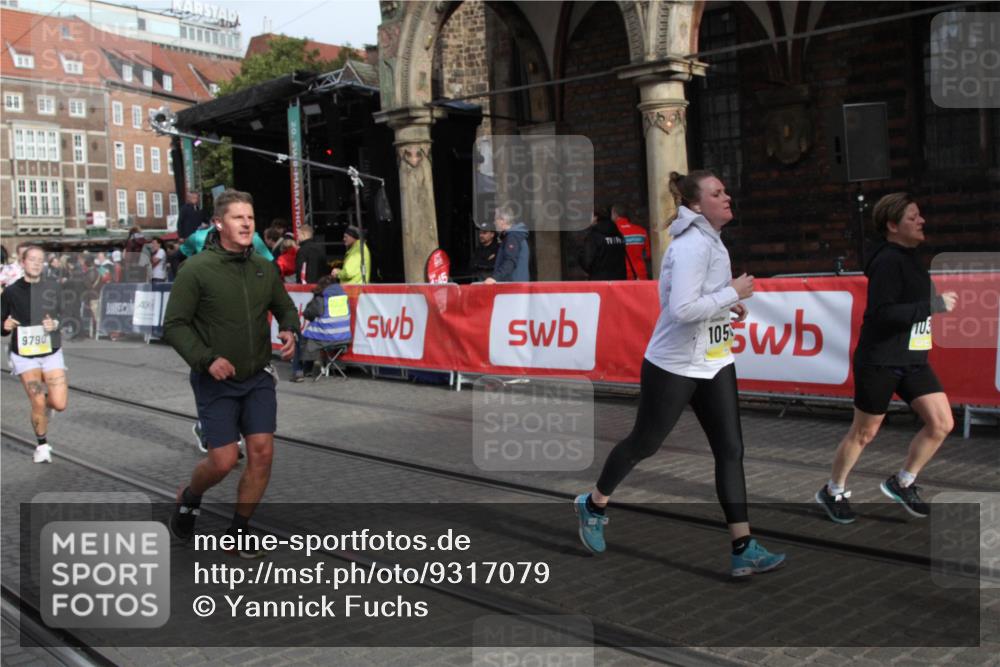 05.10.2025 - 20. swb-Marathon Bremen Yannick Fuchs http://msf.ph/oto/9317079 05.10.2025 10:56:34 Ziel 9790, 10005, 10179, 10387, 10546, 10648, 11100, 11253, 11571 meine-sportfotos.de