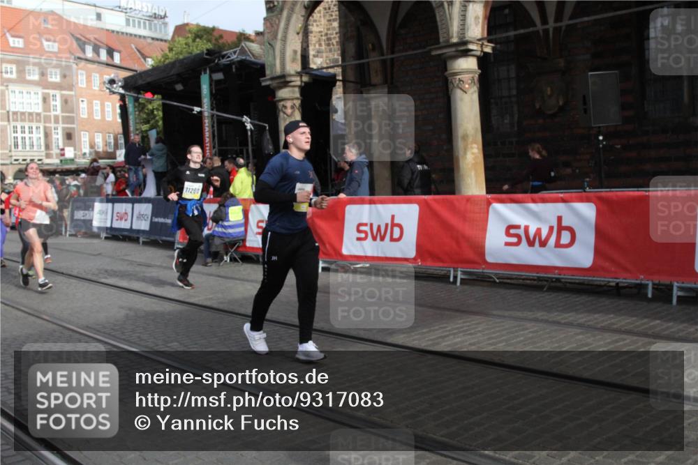 05.10.2025 - 20. swb-Marathon Bremen Yannick Fuchs http://msf.ph/oto/9317083 05.10.2025 10:56:39 Ziel 9547, 9886, 10008, 10042, 10971, 11100, 11260, 11691 meine-sportfotos.de