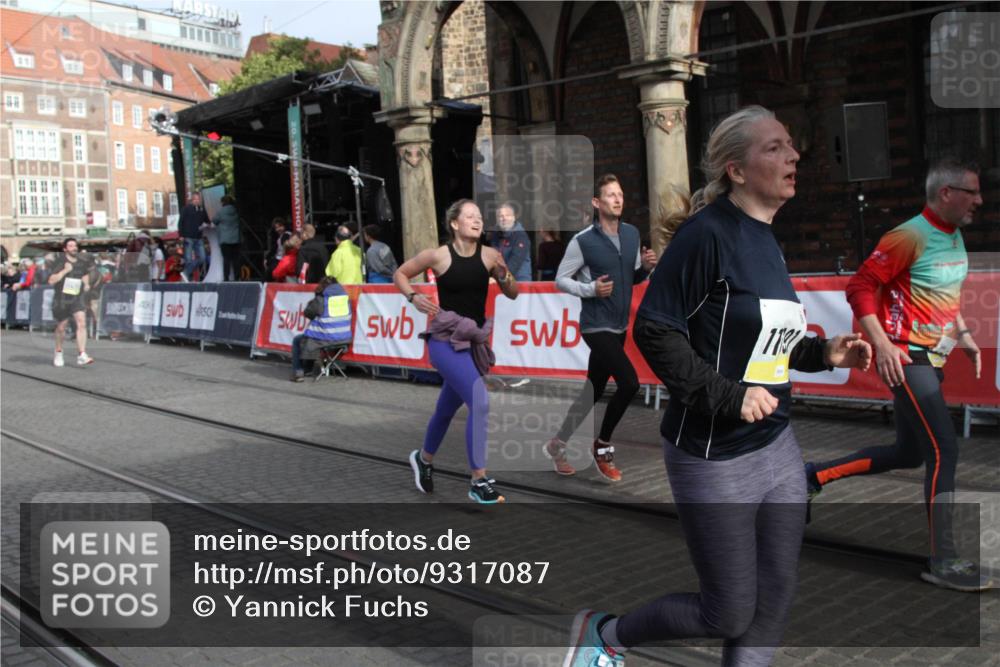 05.10.2025 - 20. swb-Marathon Bremen Yannick Fuchs http://msf.ph/oto/9317087 05.10.2025 10:56:42 Ziel 8118, 9547, 9886, 10008, 10971, 11475, 11691 meine-sportfotos.de