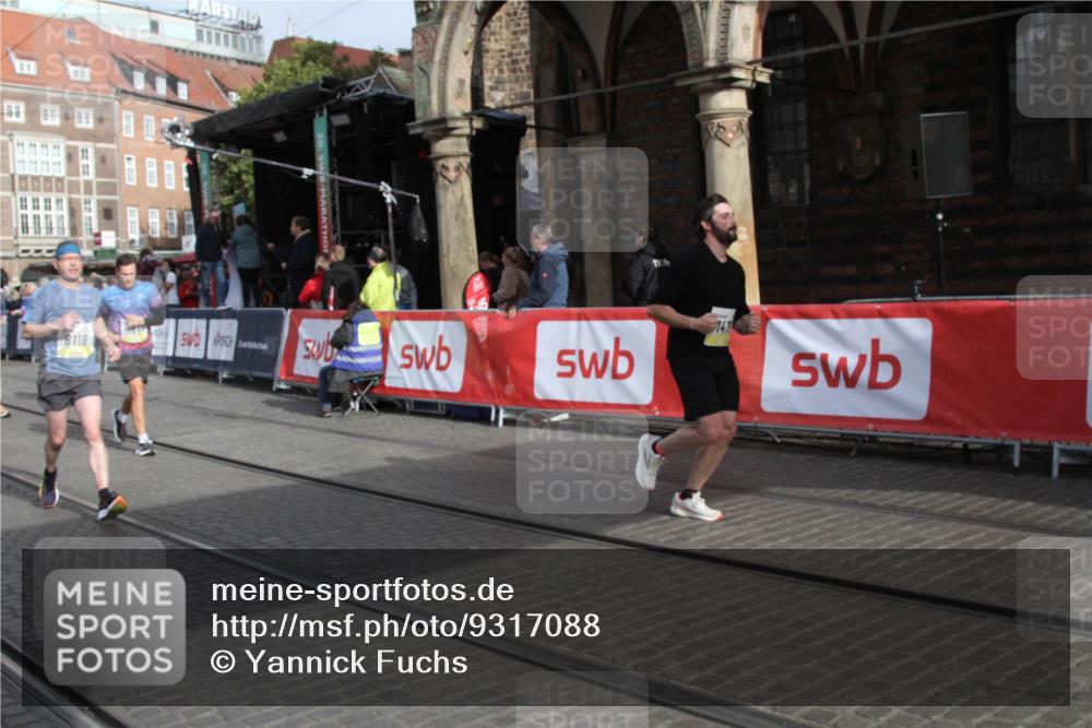 05.10.2025 - 20. swb-Marathon Bremen Yannick Fuchs http://msf.ph/oto/9317088 05.10.2025 10:56:45 Ziel 8118, 9266, 10059, 10644, 10683, 11475 meine-sportfotos.de