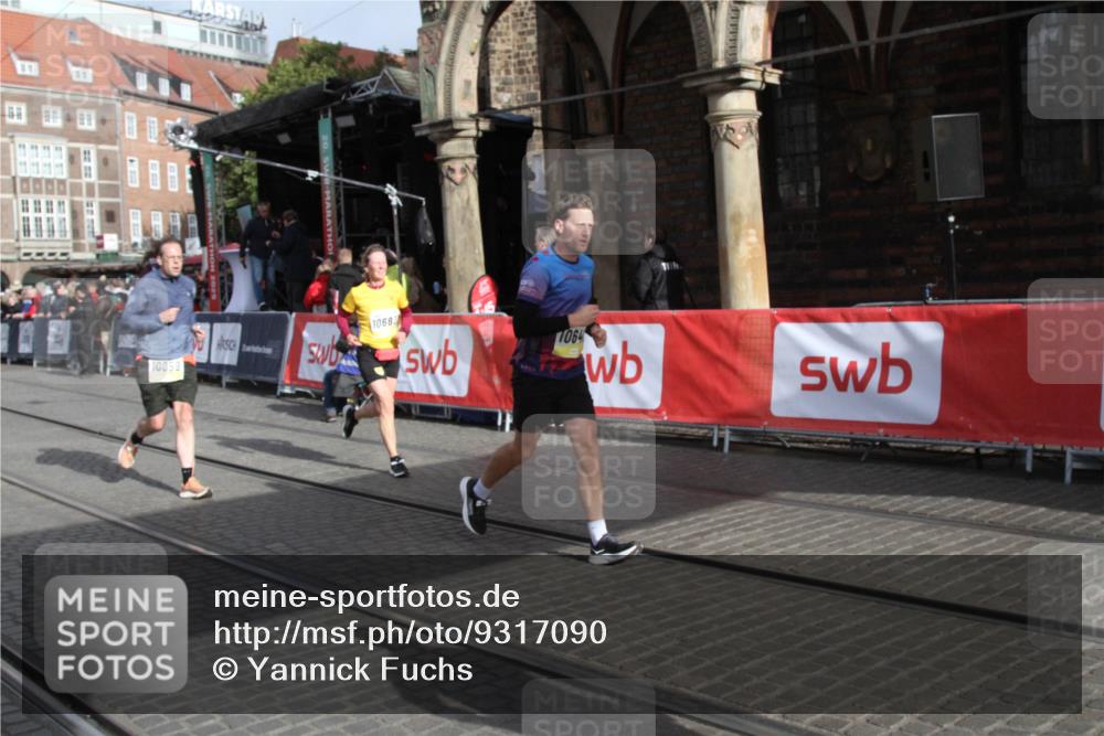 05.10.2025 - 20. swb-Marathon Bremen Yannick Fuchs http://msf.ph/oto/9317090 05.10.2025 10:56:47 Ziel 8118, 9266, 10059, 10644, 10683, 11426, 11734 meine-sportfotos.de
