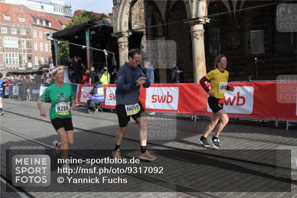 05.10.2025 - 20. swb-Marathon Bremen Yannick Fuchs http://msf.ph/oto/9317092 05.10.2025 10:56:49 Ziel 9188, 9266, 10059, 10644, 10683, 10845, 11426, 11675, 11734 meine-sportfotos.de