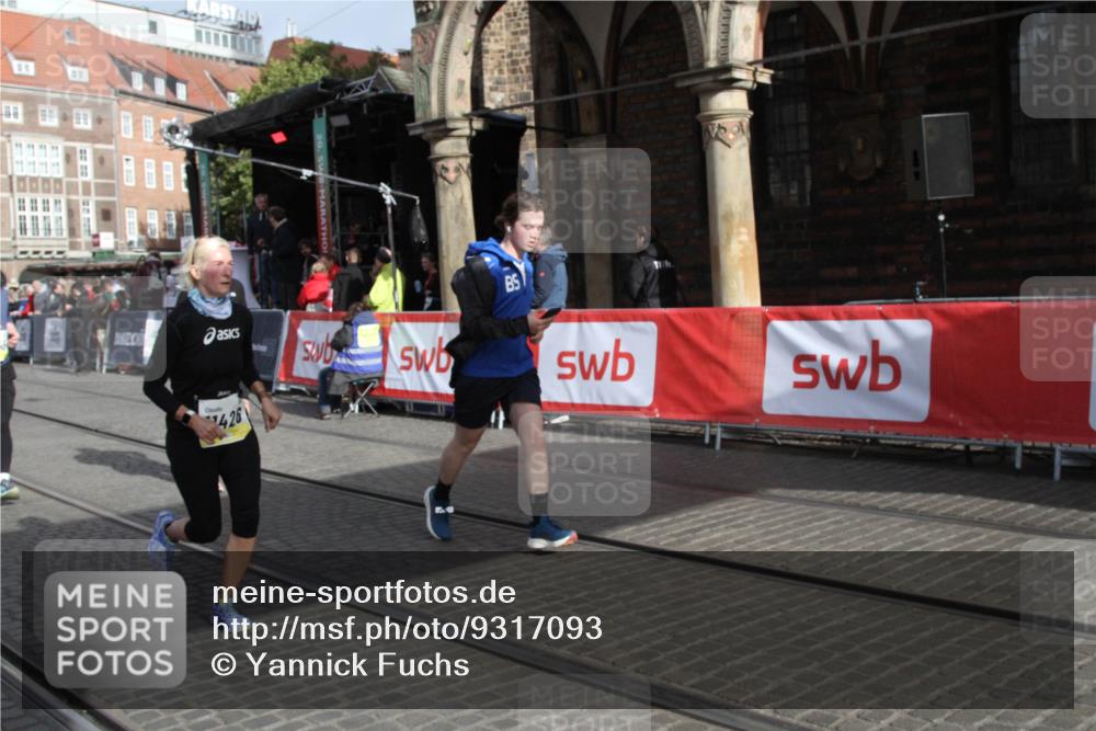 05.10.2025 - 20. swb-Marathon Bremen Yannick Fuchs http://msf.ph/oto/9317093 05.10.2025 10:56:52 Ziel 9188, 10145, 10845, 11426, 11675, 11734 meine-sportfotos.de