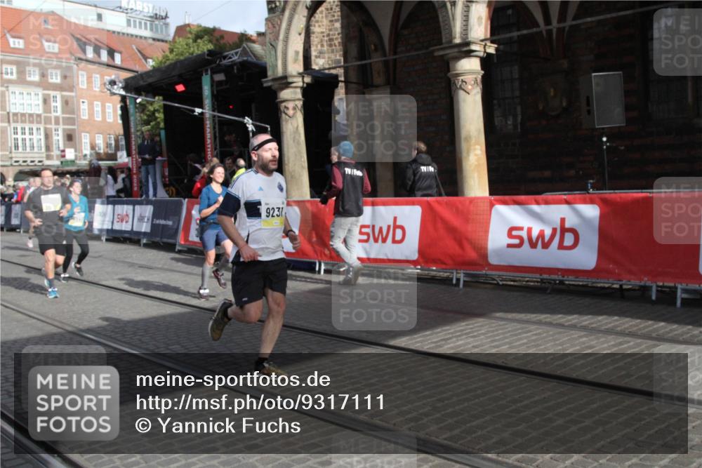 05.10.2025 - 20. swb-Marathon Bremen Yannick Fuchs http://msf.ph/oto/9317111 05.10.2025 10:57:14 Ziel 9231, 9314, 9577, 10293, 10545, 10917, 11138, 11202, 11434, 11686 meine-sportfotos.de