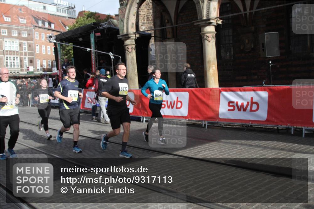 05.10.2025 - 20. swb-Marathon Bremen Yannick Fuchs http://msf.ph/oto/9317113 05.10.2025 10:57:15 Ziel 9231, 9314, 9577, 10293, 10545, 10917, 11138, 11202, 11434, 11686 meine-sportfotos.de