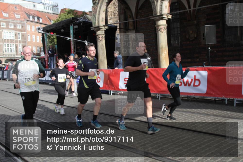 05.10.2025 - 20. swb-Marathon Bremen Yannick Fuchs http://msf.ph/oto/9317114 05.10.2025 10:57:16 Ziel 9489, 9577, 10293, 10545, 10917, 11138, 11202, 11434, 11596, 11686 meine-sportfotos.de
