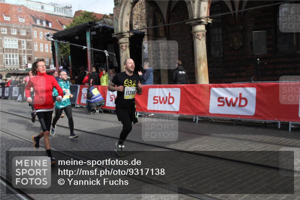 05.10.2025 - 20. swb-Marathon Bremen Yannick Fuchs http://msf.ph/oto/9317138 05.10.2025 10:57:40 Ziel 9309, 9747, 10694, 10739, 10754, 11352, 11360, 11583 meine-sportfotos.de