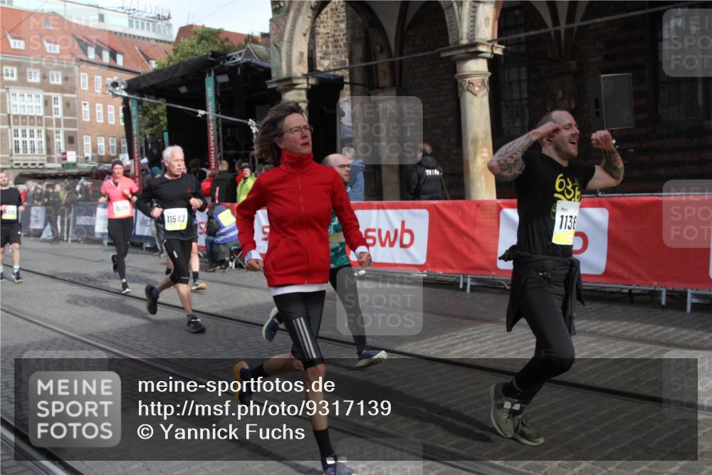 05.10.2025 - 20. swb-Marathon Bremen Yannick Fuchs http://msf.ph/oto/9317139 05.10.2025 10:57:41 Ziel 9309, 9747, 10694, 10739, 10754, 11352, 11360, 11583 meine-sportfotos.de