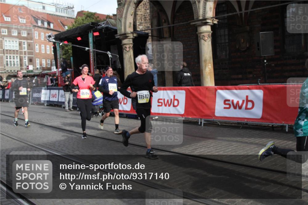 05.10.2025 - 20. swb-Marathon Bremen Yannick Fuchs http://msf.ph/oto/9317140 05.10.2025 10:57:42 Ziel 9309, 9372, 9585, 9747, 9943, 10250, 10555, 10694, 10754, 11352, 11583 meine-sportfotos.de