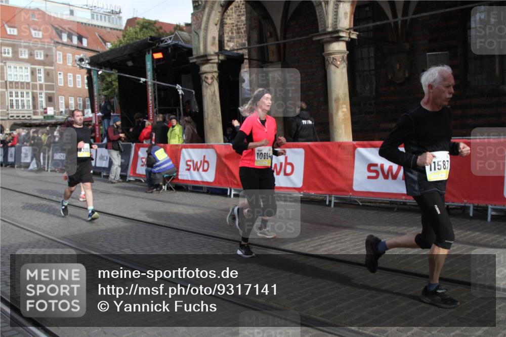 05.10.2025 - 20. swb-Marathon Bremen Yannick Fuchs http://msf.ph/oto/9317141 05.10.2025 10:57:42 Ziel 9309, 9372, 9585, 9747, 9943, 10250, 10555, 10694, 10754, 11352, 11583 meine-sportfotos.de
