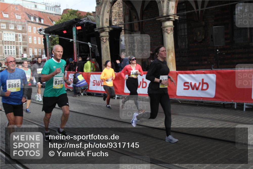 05.10.2025 - 20. swb-Marathon Bremen Yannick Fuchs http://msf.ph/oto/9317145 05.10.2025 10:57:47 Ziel 9372, 9585, 9943, 9979, 10225, 10250, 10329, 10341, 10555, 11520, 11521, 11731 meine-sportfotos.de