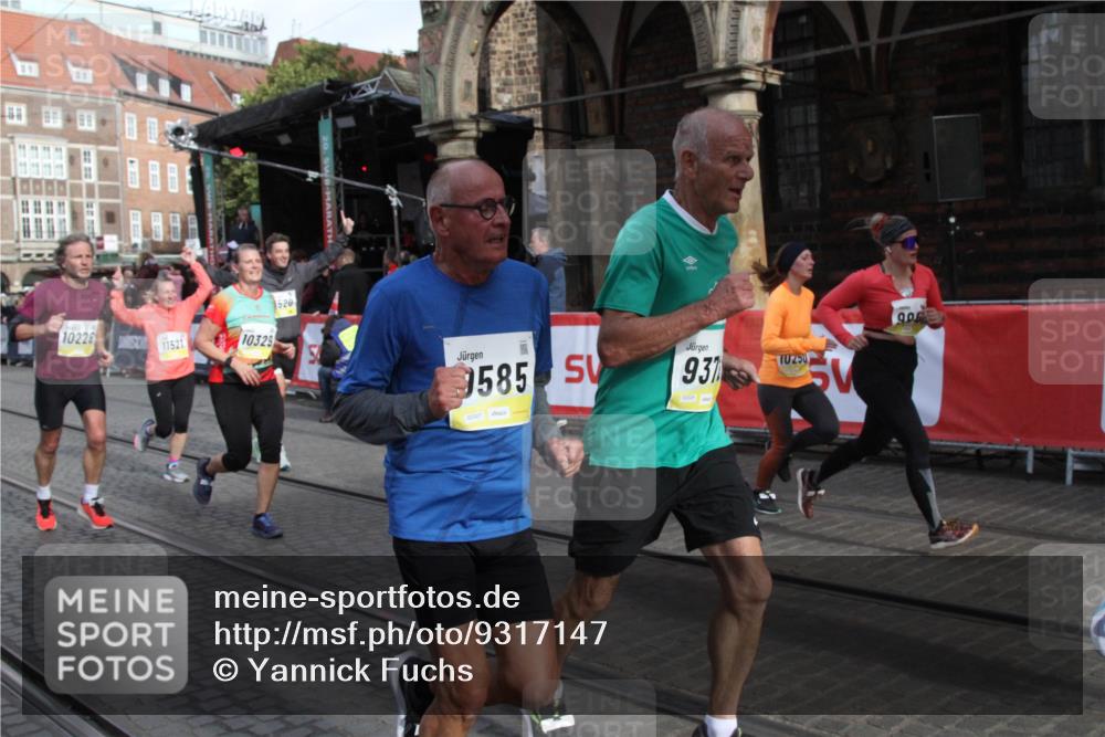05.10.2025 - 20. swb-Marathon Bremen Yannick Fuchs http://msf.ph/oto/9317147 05.10.2025 10:57:48 Ziel 9372, 9585, 9943, 9979, 10225, 10250, 10329, 10341, 10555, 11520, 11521, 11731 meine-sportfotos.de