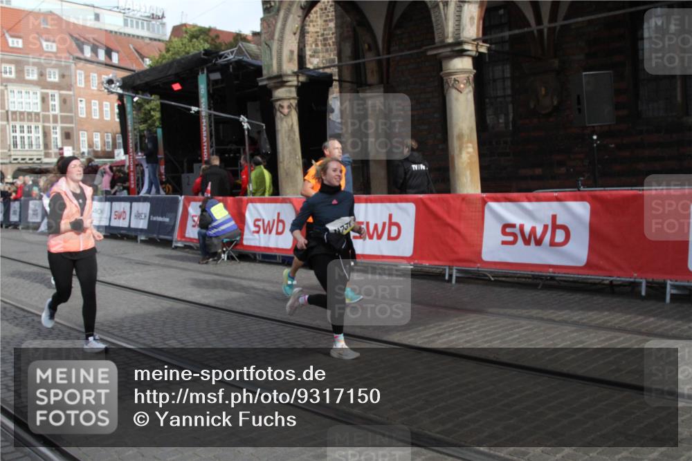 05.10.2025 - 20. swb-Marathon Bremen Yannick Fuchs http://msf.ph/oto/9317150 05.10.2025 10:57:51 Ziel 9979, 10219, 10341, 10890, 11457, 11564, 11575, 11731, 11744 meine-sportfotos.de