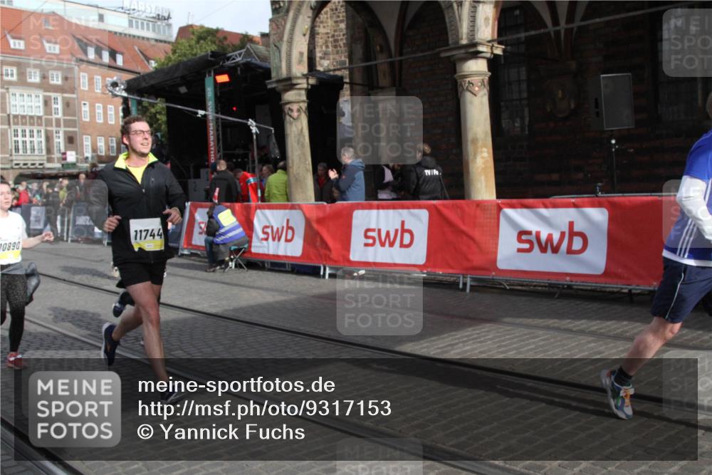 05.10.2025 - 20. swb-Marathon Bremen Yannick Fuchs http://msf.ph/oto/9317153 05.10.2025 10:57:54 Ziel 10219, 10651, 10834, 10890, 10975, 11023, 11457, 11564, 11575, 11744 meine-sportfotos.de