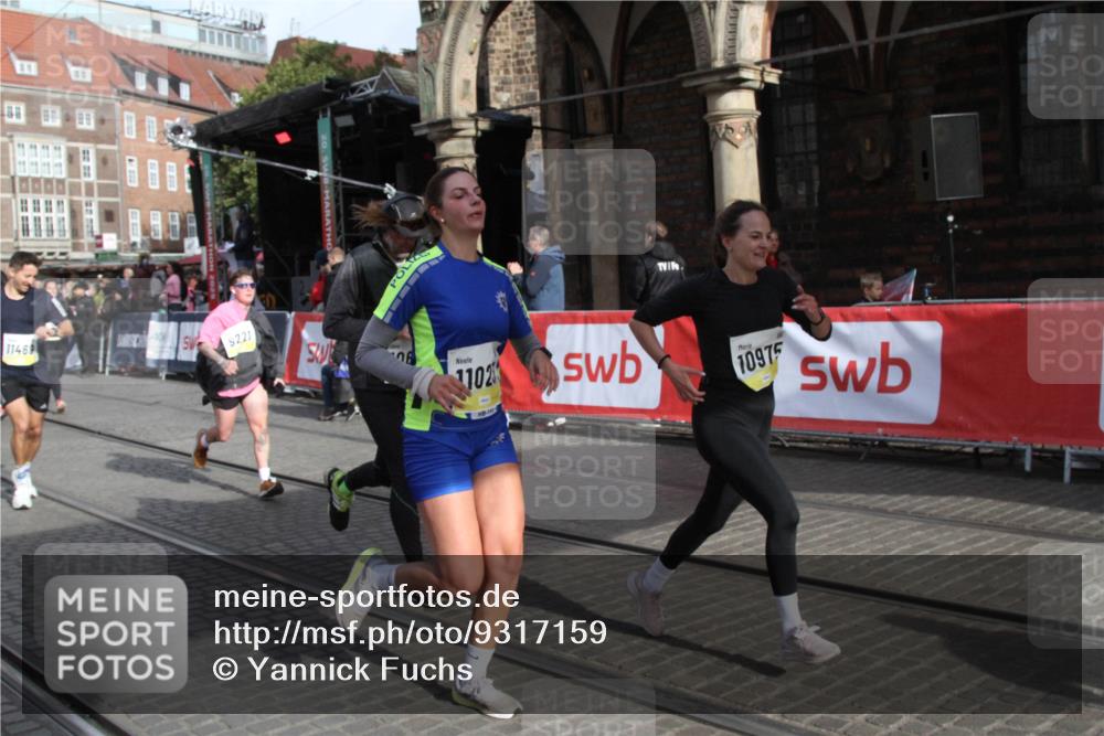 05.10.2025 - 20. swb-Marathon Bremen Yannick Fuchs http://msf.ph/oto/9317159 05.10.2025 10:57:59 Ziel 9221, 9568, 9719, 10577, 10651, 10703, 10975, 11023, 11116, 11301, 11469, 11663 meine-sportfotos.de