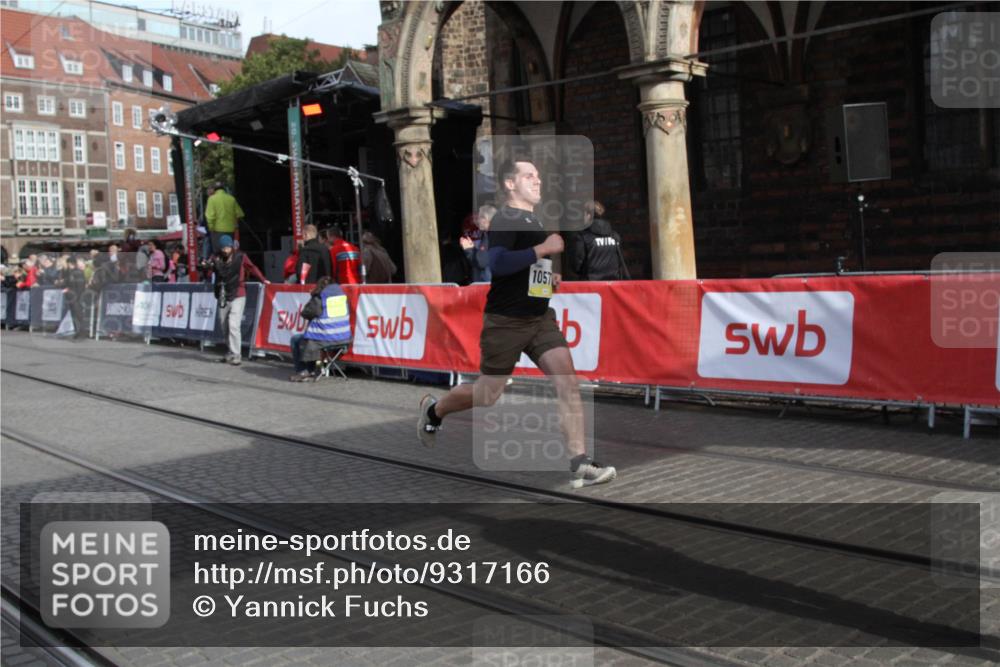 05.10.2025 - 20. swb-Marathon Bremen Yannick Fuchs http://msf.ph/oto/9317166 05.10.2025 10:58:05 Ziel 9872, 10577, 10793, 11601, 11663 meine-sportfotos.de