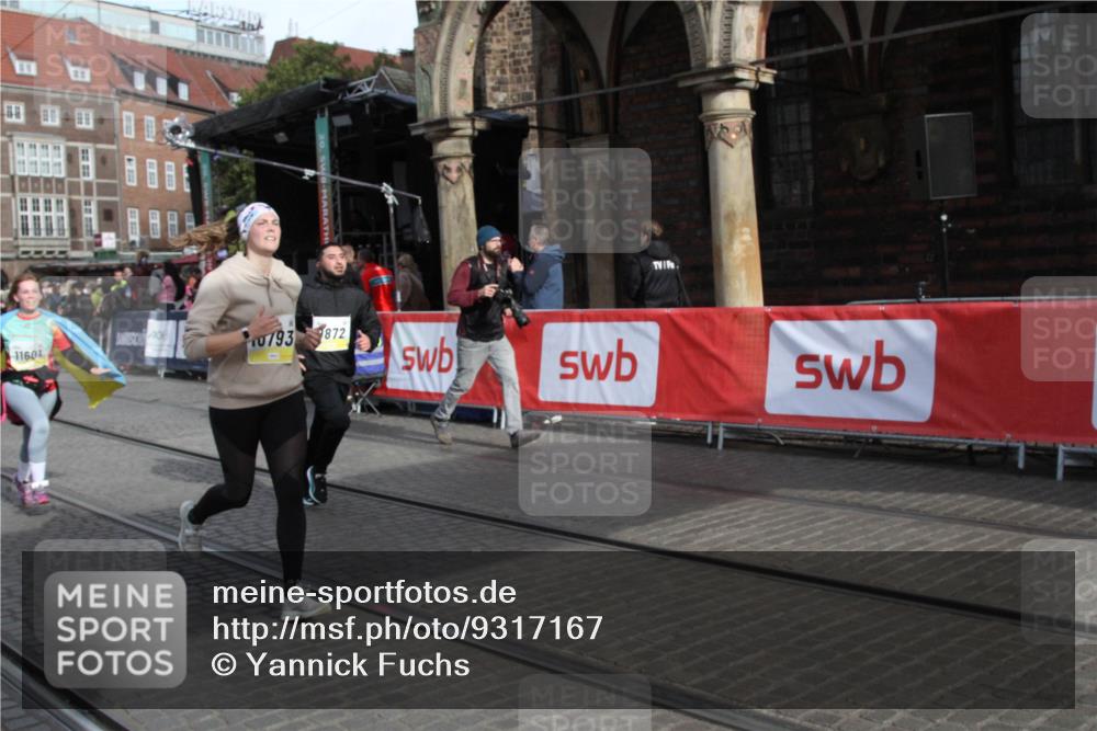 05.10.2025 - 20. swb-Marathon Bremen Yannick Fuchs http://msf.ph/oto/9317167 05.10.2025 10:58:07 Ziel 9576, 9582, 9872, 10127, 10395, 10459, 10793, 11058, 11601 meine-sportfotos.de