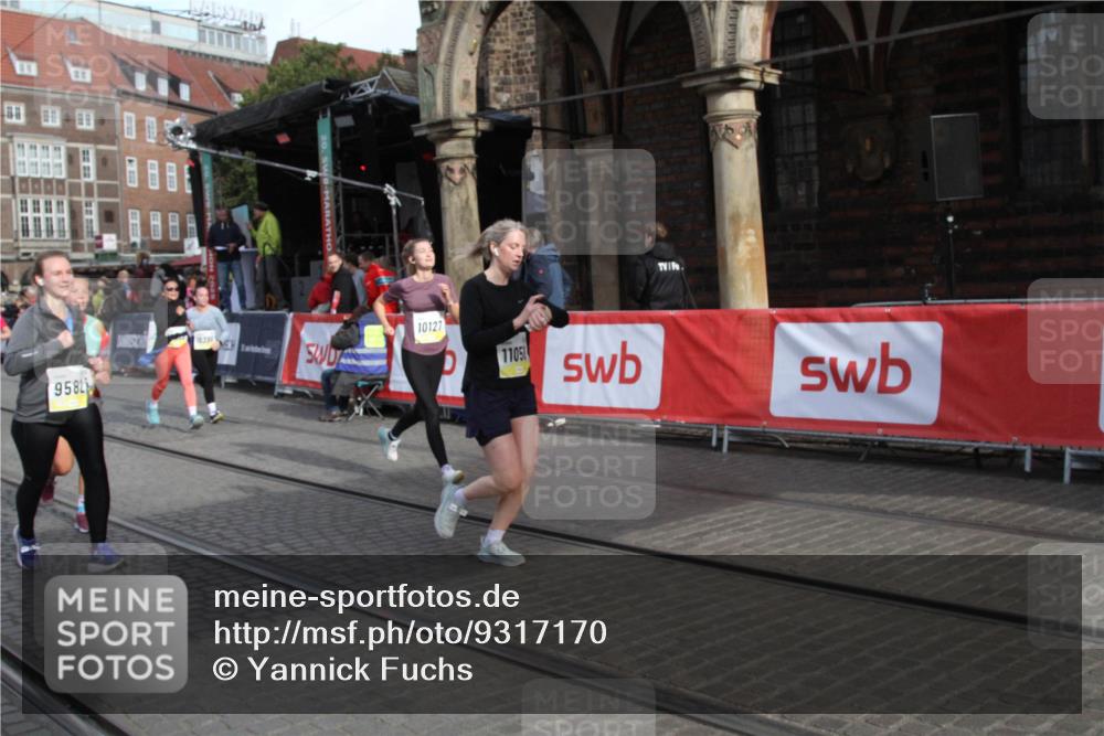 05.10.2025 - 20. swb-Marathon Bremen Yannick Fuchs http://msf.ph/oto/9317170 05.10.2025 10:58:10 Ziel 9576, 9582, 9634, 10127, 10377, 10395, 10459, 10620, 11058 meine-sportfotos.de