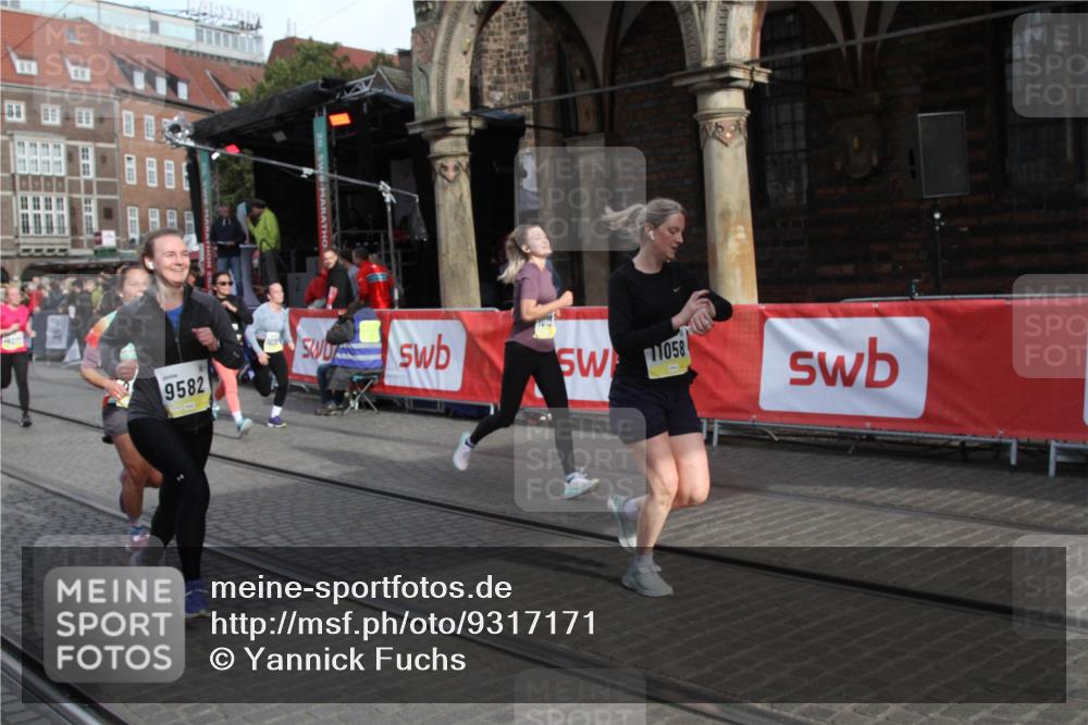 05.10.2025 - 20. swb-Marathon Bremen Yannick Fuchs http://msf.ph/oto/9317171 05.10.2025 10:58:11 Ziel 9576, 9582, 9634, 10127, 10377, 10395, 10398, 10459, 10620, 11058, 11608 meine-sportfotos.de
