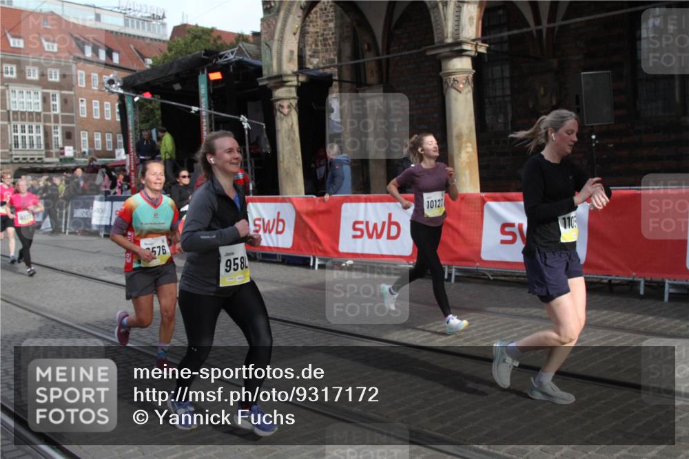 05.10.2025 - 20. swb-Marathon Bremen Yannick Fuchs http://msf.ph/oto/9317172 05.10.2025 10:58:11 Ziel 9576, 9582, 9634, 10127, 10377, 10395, 10398, 10459, 10620, 11058, 11608 meine-sportfotos.de