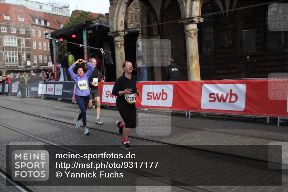 05.10.2025 - 20. swb-Marathon Bremen Yannick Fuchs http://msf.ph/oto/9317177 05.10.2025 10:58:16 Ziel 9330, 9952, 10398, 11562, 11608 meine-sportfotos.de