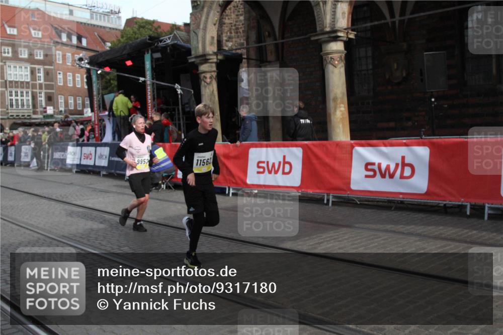05.10.2025 - 20. swb-Marathon Bremen Yannick Fuchs http://msf.ph/oto/9317180 05.10.2025 10:58:19 Ziel 7077, 9952, 10368, 10786, 11049, 11562 meine-sportfotos.de