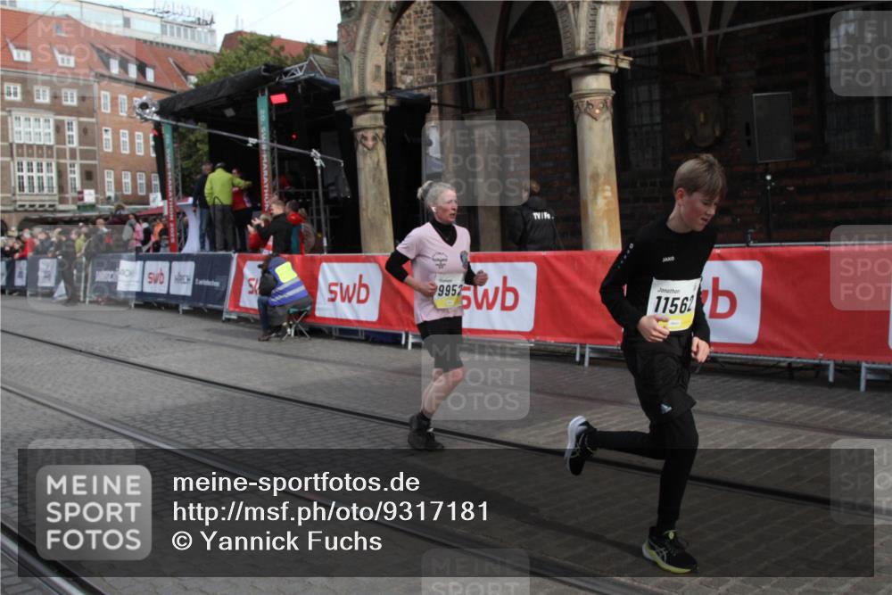 05.10.2025 - 20. swb-Marathon Bremen Yannick Fuchs http://msf.ph/oto/9317181 05.10.2025 10:58:19 Ziel 7077, 9952, 10368, 10786, 11049, 11562 meine-sportfotos.de