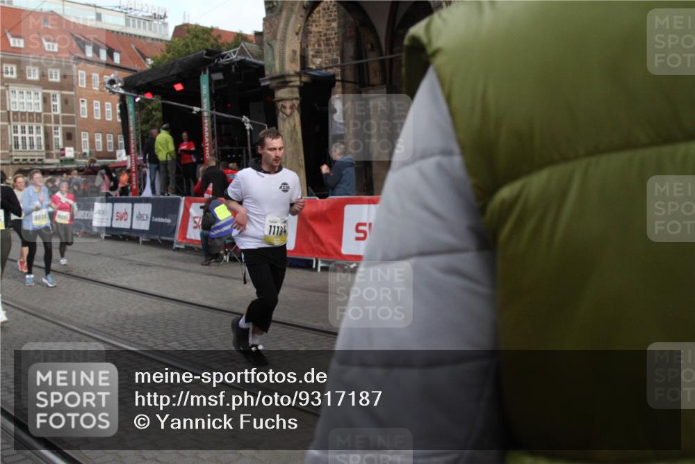 05.10.2025 - 20. swb-Marathon Bremen Yannick Fuchs http://msf.ph/oto/9317187 05.10.2025 10:58:26 Ziel 9174, 9462, 9608, 10084, 10586, 11181, 11184, 11495, 11724 meine-sportfotos.de