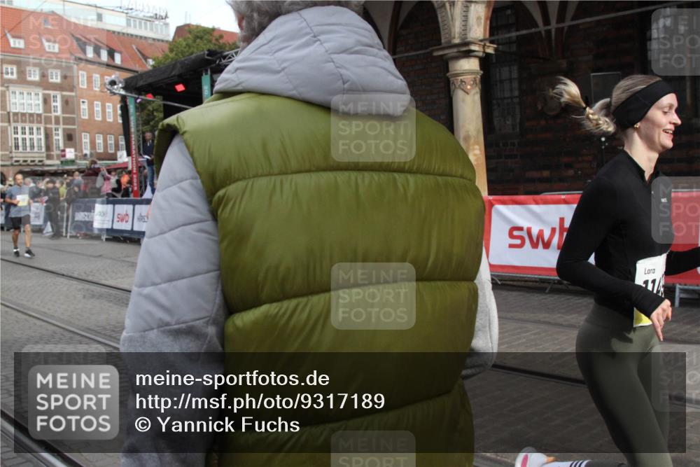 05.10.2025 - 20. swb-Marathon Bremen Yannick Fuchs http://msf.ph/oto/9317189 05.10.2025 10:58:28 Ziel 9433, 9608, 10084, 10586, 11181, 11184, 11291, 11495, 11591, 11700 meine-sportfotos.de