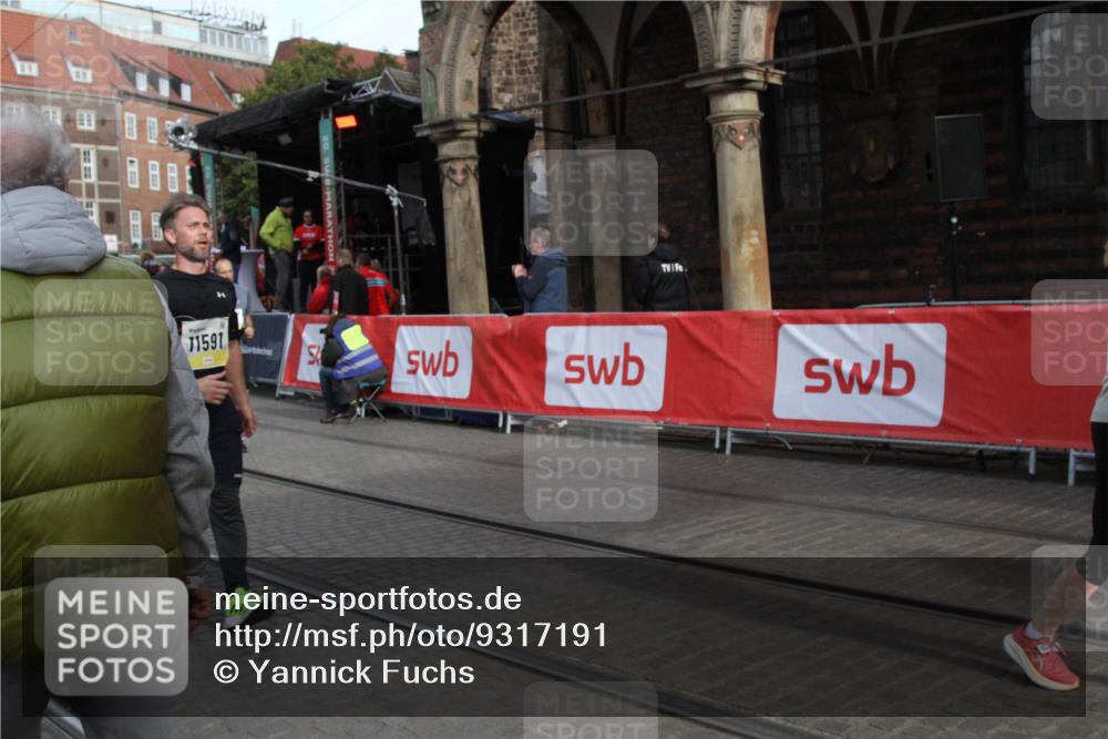 05.10.2025 - 20. swb-Marathon Bremen Yannick Fuchs http://msf.ph/oto/9317191 05.10.2025 10:58:30 Ziel 9433, 9820, 10084, 10586, 11181, 11291, 11591, 11700 meine-sportfotos.de