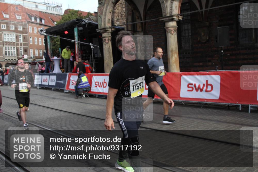 05.10.2025 - 20. swb-Marathon Bremen Yannick Fuchs http://msf.ph/oto/9317192 05.10.2025 10:58:31 Ziel 9433, 9820, 10055, 11181, 11291, 11591, 11700 meine-sportfotos.de