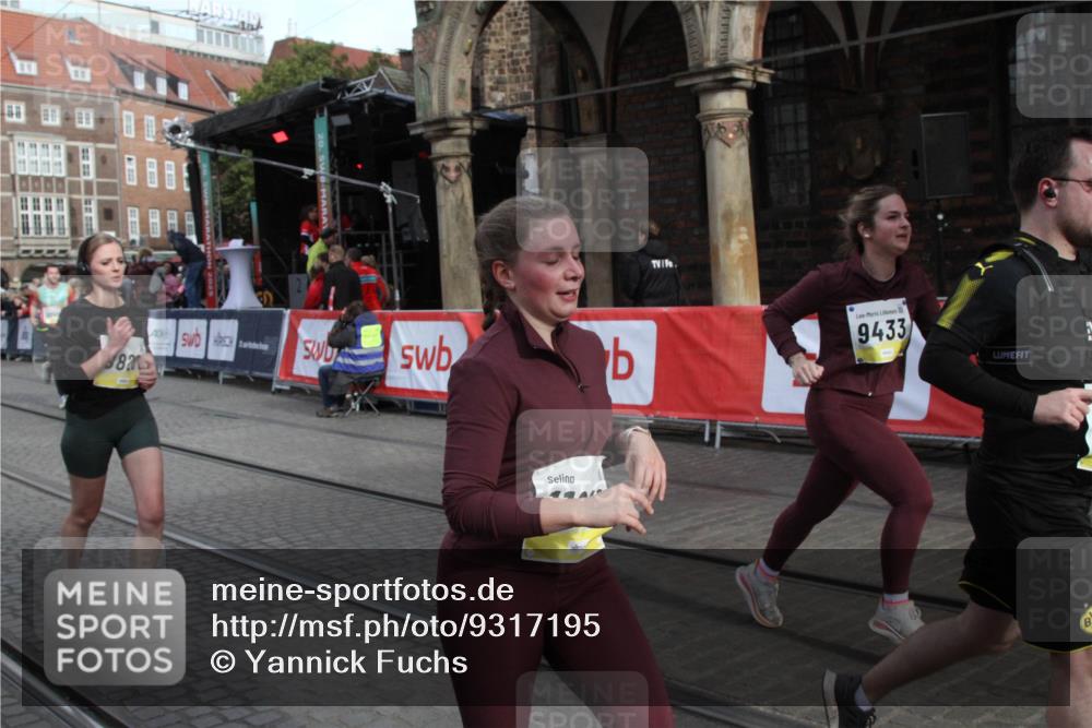 05.10.2025 - 20. swb-Marathon Bremen Yannick Fuchs http://msf.ph/oto/9317195 05.10.2025 10:58:34 Ziel 9433, 9820, 10055, 10261, 10285, 10408, 10988, 11291, 11700 meine-sportfotos.de