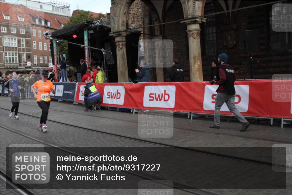 05.10.2025 - 20. swb-Marathon Bremen Yannick Fuchs http://msf.ph/oto/9317227 05.10.2025 10:59:18 Ziel 9454, 9508, 10200, 10274, 11207, 11400 meine-sportfotos.de