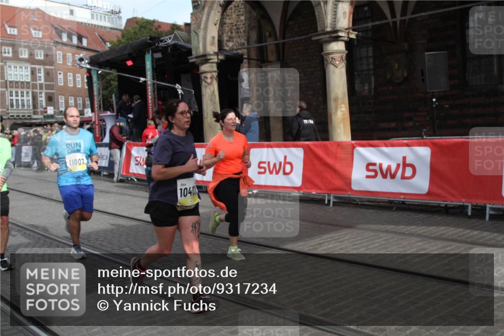 05.10.2025 - 20. swb-Marathon Bremen Yannick Fuchs http://msf.ph/oto/9317234 05.10.2025 10:59:25 Ziel 9183, 9635, 10407, 11006, 11007 meine-sportfotos.de