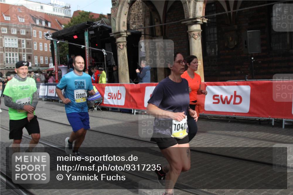 05.10.2025 - 20. swb-Marathon Bremen Yannick Fuchs http://msf.ph/oto/9317235 05.10.2025 10:59:26 Ziel 9183, 9635, 10407, 11006, 11007 meine-sportfotos.de