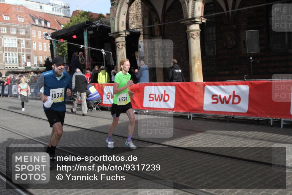 05.10.2025 - 20. swb-Marathon Bremen Yannick Fuchs http://msf.ph/oto/9317239 05.10.2025 10:59:33 Ziel 9737, 10391, 10809, 11251, 11657, 11728 meine-sportfotos.de