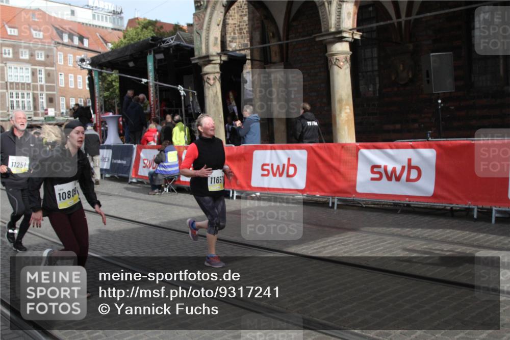 05.10.2025 - 20. swb-Marathon Bremen Yannick Fuchs http://msf.ph/oto/9317241 05.10.2025 10:59:37 Ziel 9609, 9737, 10209, 10760, 10809, 11251, 11657 meine-sportfotos.de
