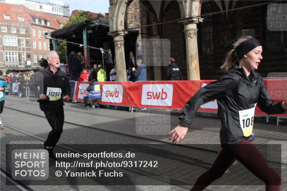 05.10.2025 - 20. swb-Marathon Bremen Yannick Fuchs http://msf.ph/oto/9317242 05.10.2025 10:59:38 Ziel 9609, 9991, 10209, 10760, 11251, 11267, 11456, 11657 meine-sportfotos.de