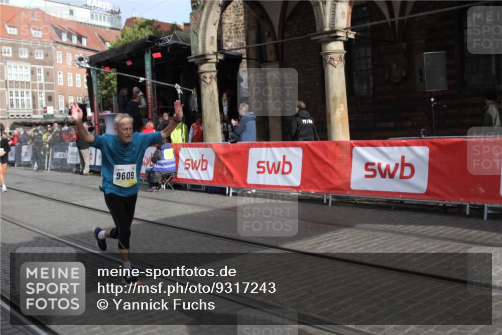05.10.2025 - 20. swb-Marathon Bremen Yannick Fuchs http://msf.ph/oto/9317243 05.10.2025 10:59:39 Ziel 9609, 9991, 10209, 10760, 11251, 11267, 11456 meine-sportfotos.de