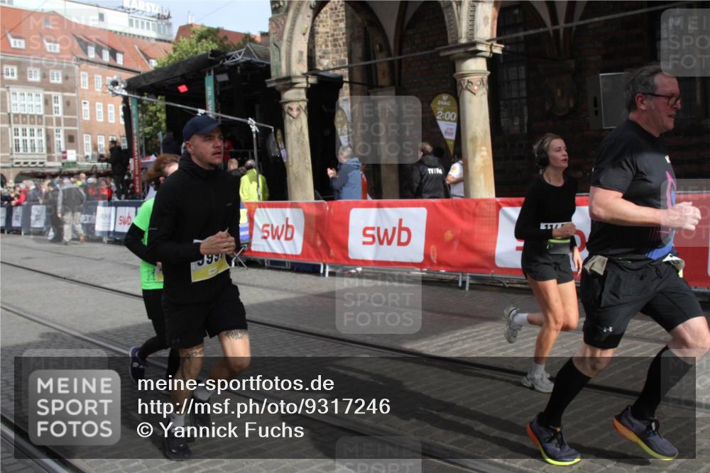 05.10.2025 - 20. swb-Marathon Bremen Yannick Fuchs http://msf.ph/oto/9317246 05.10.2025 10:59:43 Ziel 9991, 10209, 10420, 10760, 11267, 11456 meine-sportfotos.de
