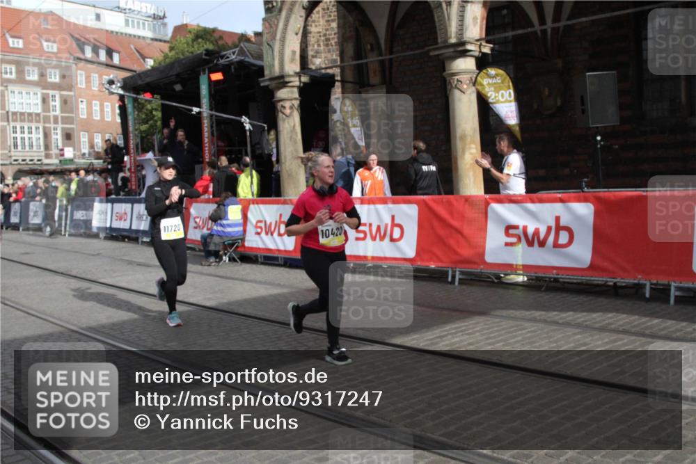05.10.2025 - 20. swb-Marathon Bremen Yannick Fuchs http://msf.ph/oto/9317247 05.10.2025 10:59:48 Ziel 9473, 10420, 11582, 11720 meine-sportfotos.de