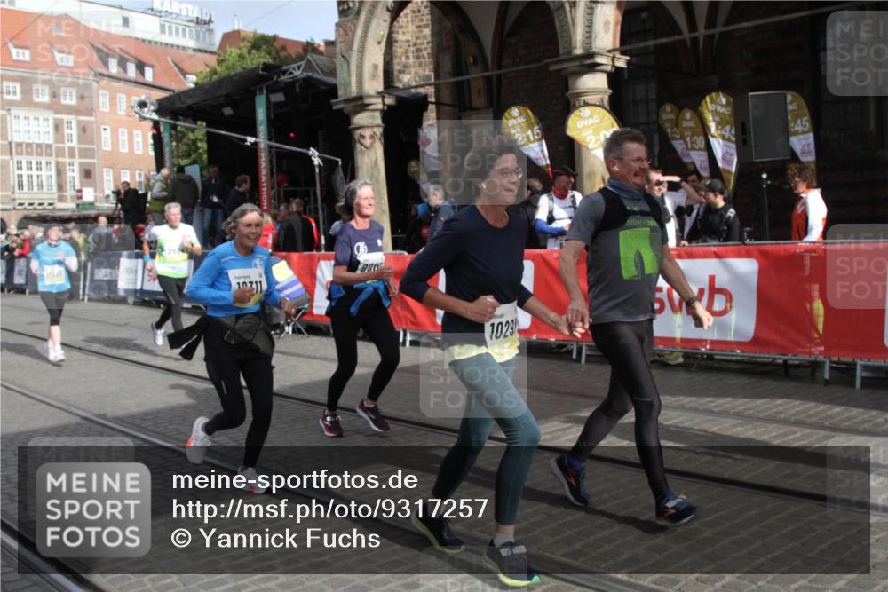 05.10.2025 - 20. swb-Marathon Bremen Yannick Fuchs http://msf.ph/oto/9317257 05.10.2025 11:00:07 Ziel 9005, 9381, 9603, 9604, 9611, 9666, 10138, 10290, 10291, 10311, 10572, 11026, 11266 meine-sportfotos.de
