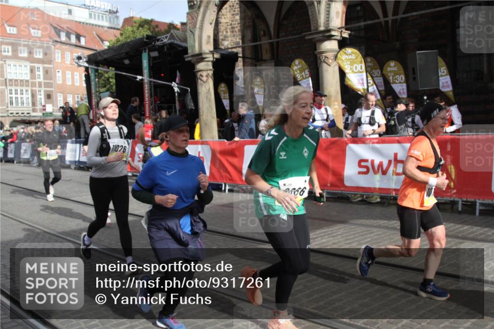 05.10.2025 - 20. swb-Marathon Bremen Yannick Fuchs http://msf.ph/oto/9317261 05.10.2025 11:00:11 Ziel 7621, 9603, 9611, 9666, 10138, 10489, 10572, 11026, 11125, 11600 meine-sportfotos.de