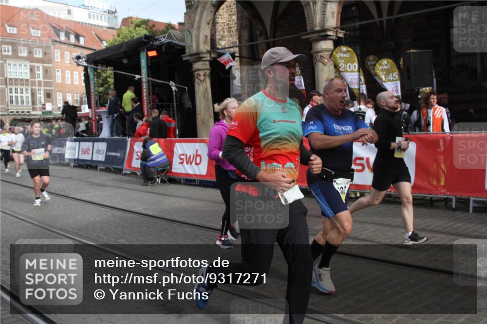 05.10.2025 - 20. swb-Marathon Bremen Yannick Fuchs http://msf.ph/oto/9317271 05.10.2025 11:00:19 Ziel 7177, 9495, 9672, 10345, 10889, 10919, 10985, 11050, 11063 meine-sportfotos.de
