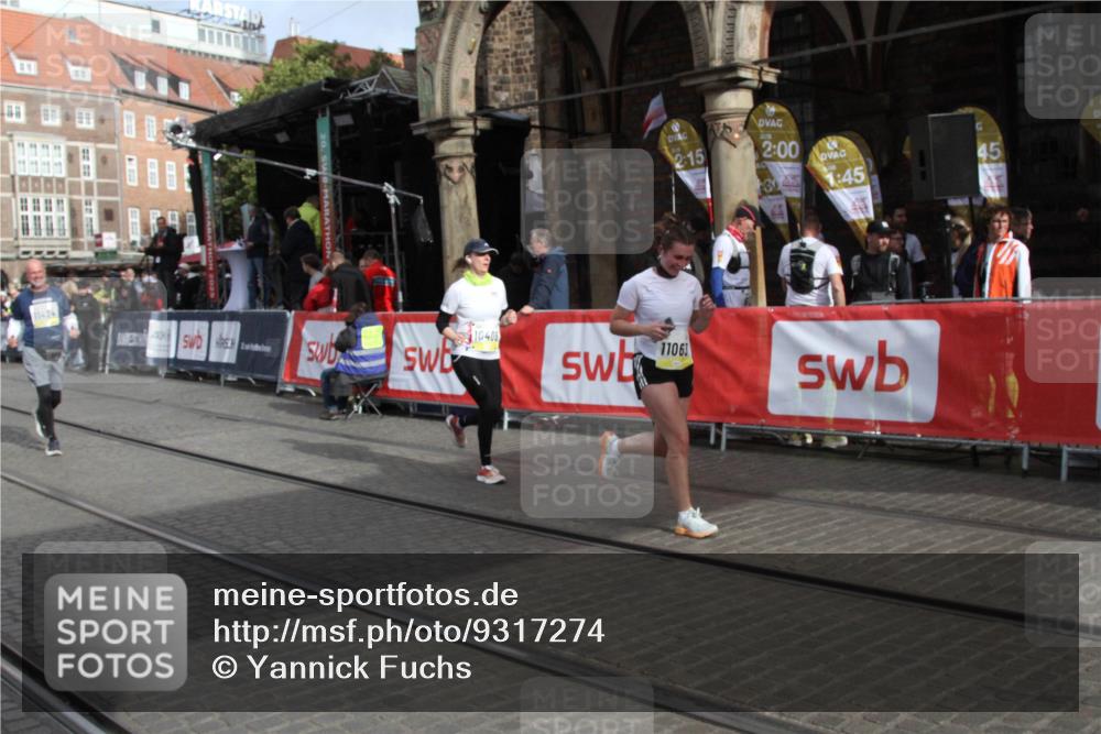 05.10.2025 - 20. swb-Marathon Bremen Yannick Fuchs http://msf.ph/oto/9317274 05.10.2025 11:00:24 Ziel 10406, 10492, 11063, 11263, 11424, 11699 meine-sportfotos.de