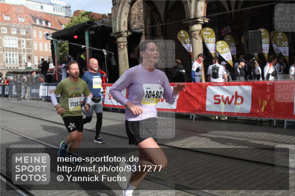 05.10.2025 - 20. swb-Marathon Bremen Yannick Fuchs http://msf.ph/oto/9317277 05.10.2025 11:00:25 Ziel 10406, 10492, 11063, 11263, 11424, 11699 meine-sportfotos.de