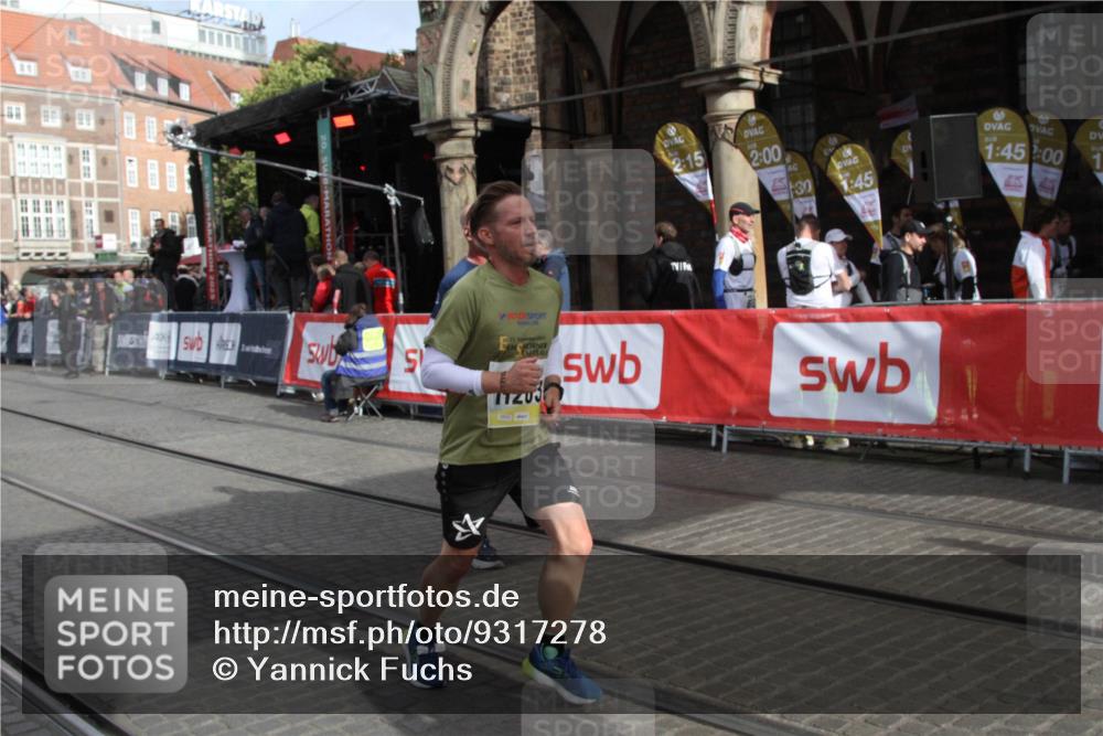 05.10.2025 - 20. swb-Marathon Bremen Yannick Fuchs http://msf.ph/oto/9317278 05.10.2025 11:00:26 Ziel 10067, 10406, 10492, 10504, 10794, 11263, 11424, 11699 meine-sportfotos.de