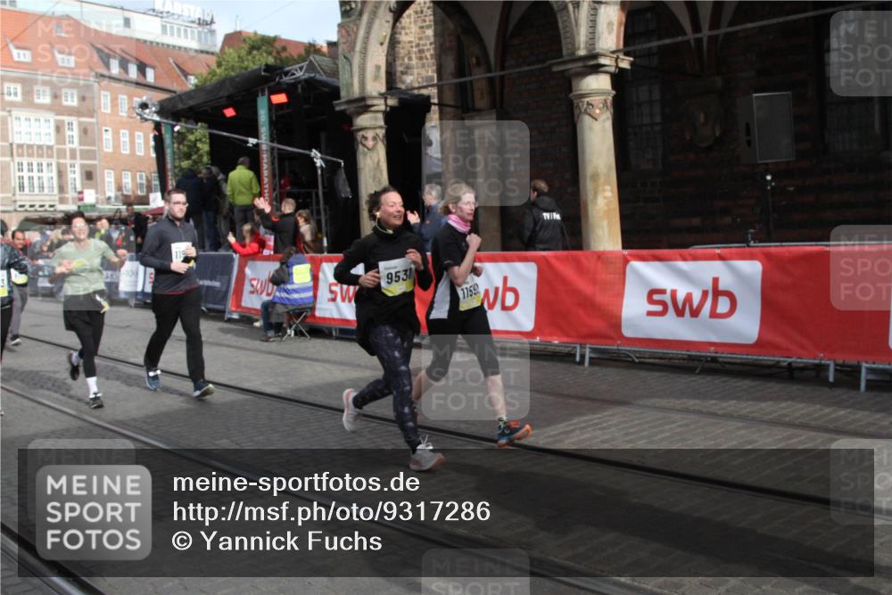 05.10.2025 - 20. swb-Marathon Bremen Yannick Fuchs http://msf.ph/oto/9317286 05.10.2025 11:00:36 Ziel 7178, 9177, 9271, 9531, 10063, 10071, 10079, 11003, 11071, 11255, 11511, 11534, 11595, 11610, 11619 meine-sportfotos.de