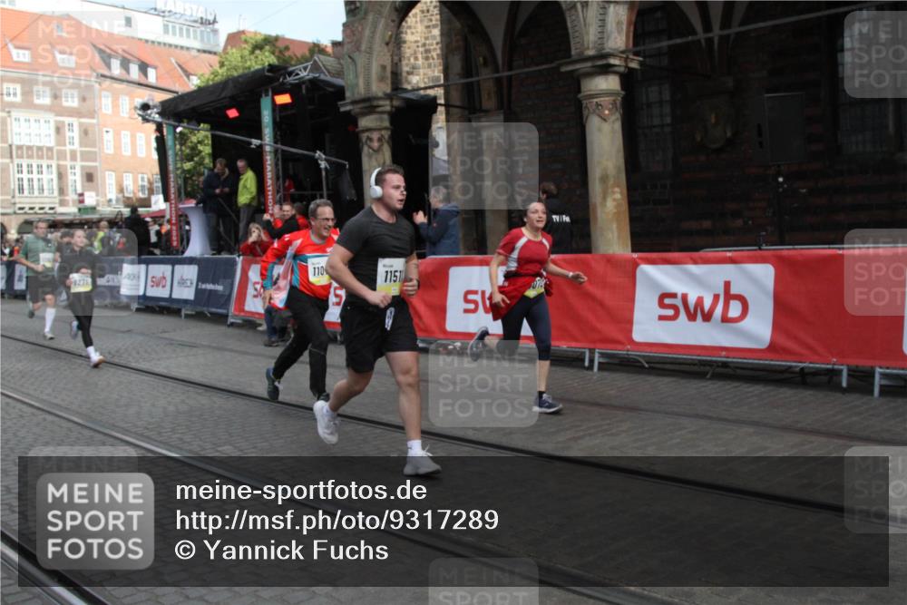 05.10.2025 - 20. swb-Marathon Bremen Yannick Fuchs http://msf.ph/oto/9317289 05.10.2025 11:00:40 Ziel 9271, 10079, 10518, 11071, 11162, 11511 meine-sportfotos.de