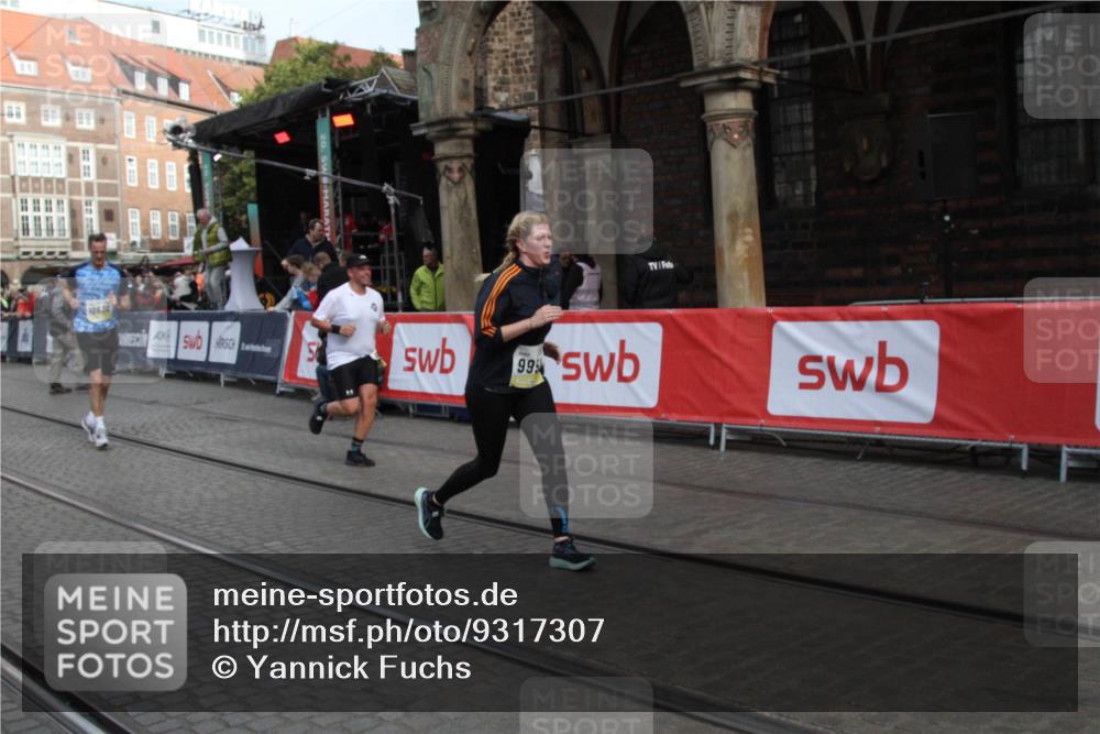05.10.2025 - 20. swb-Marathon Bremen Yannick Fuchs http://msf.ph/oto/9317307 05.10.2025 11:01:08 Ziel 9305, 9954, 10477, 10630, 11053, 11719 meine-sportfotos.de